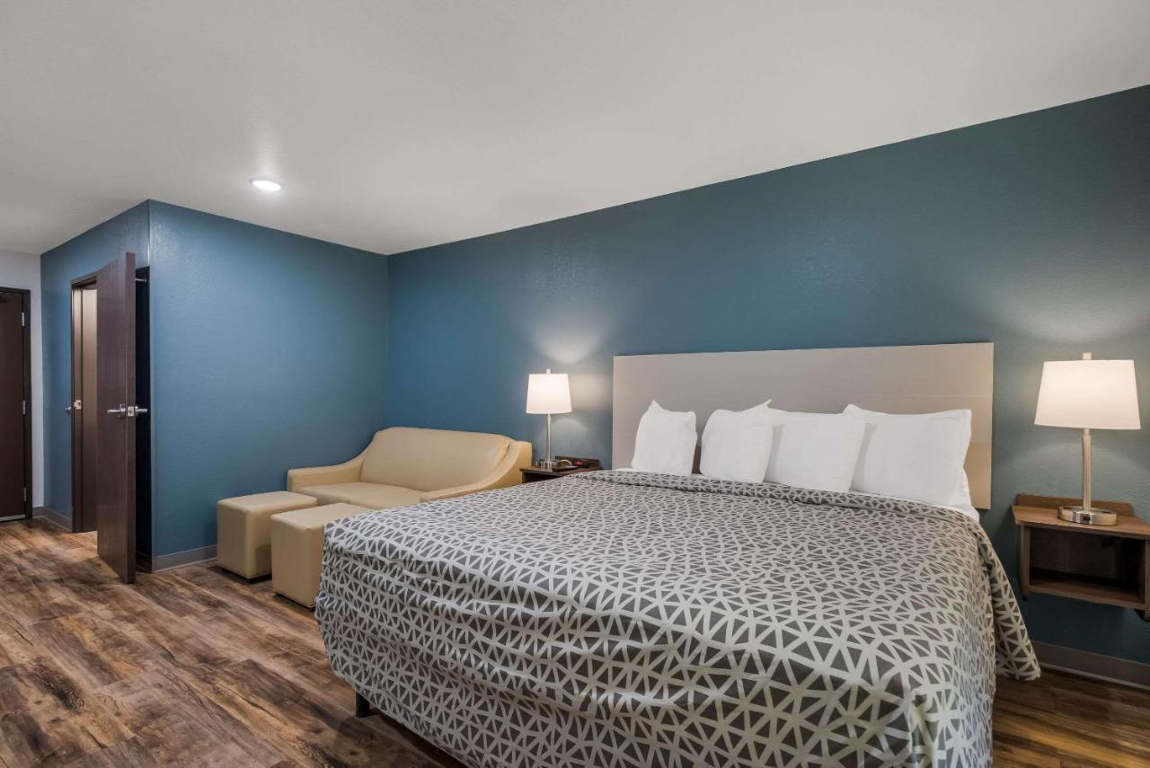 Woodspring Suites Milwaukee - Menomonee Falls エクステリア 写真